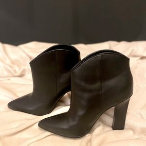 Black boots with heel
